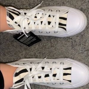 Zebra/White High top converse
